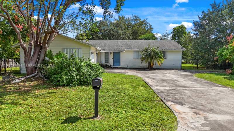3 bedroom SingleFamilyResidence at 27541 SW 167th Ct, Melody Manor, Homestead — photo 3
