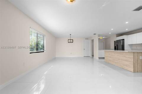 829 SW 5th St, Homestead FL - photo 8 of 36