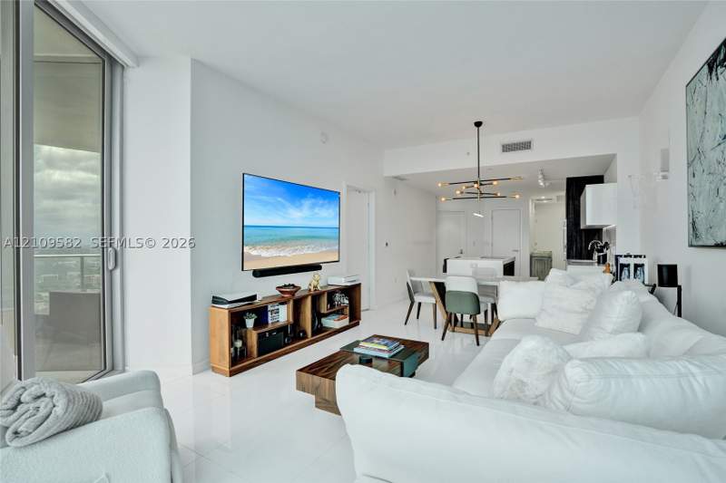 1 bedroom Condominium at 851 NE 1st Ave 3506, Paramount Miami, Miami — photo 3