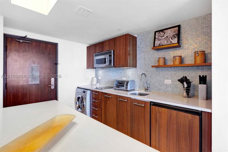 2 bedroom Condominium at 6801 Collins Ave 909, Central Carillon Beach Co, Miami Beach — photo 5