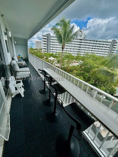 16531 NE 35th Ave 402-11, North Miami Beach FL - photo 6 of 32