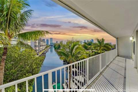 16531 NE 35th Ave 402-11, North Miami Beach FL - photo 8 of 32
