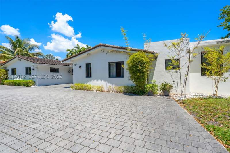 5 bedroom SingleFamilyResidence at 2471 NE 201st St, County Squire Estates Sec, Miami — photo 3