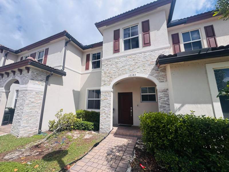 3 bedroom Townhouse at 12383 NW 23rd Court, Golf Park Sec 1, Miami — photo 2