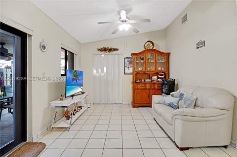 10241 NW 125th St, Hialeah Gardens FL - photo 11 of 43