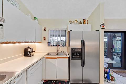 10241 NW 125th St, Hialeah Gardens FL - photo 9 of 43