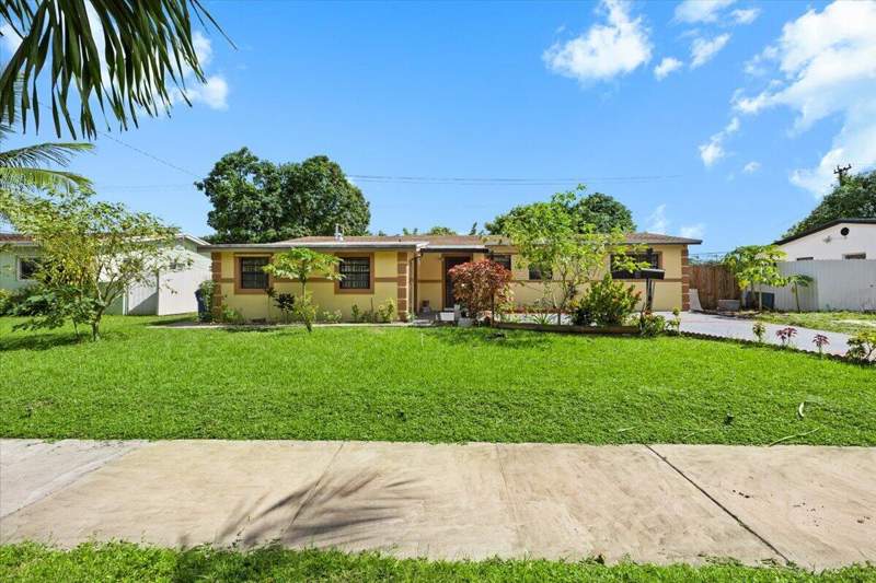 3 bedroom SingleFamilyResidence at 18921 NW 24th Avenue, Bell Gardens, Miami Gardens — photo 4