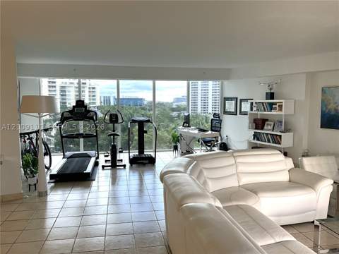3370 Hidden Bay Dr 801, Aventura FL - photo 9 of 35