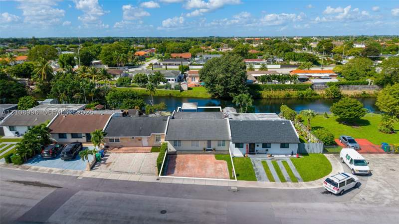 3 bedroom Townhouse at 4252 SW 131st Ave, Royale Green Townhouse SE, Miami — photo 2