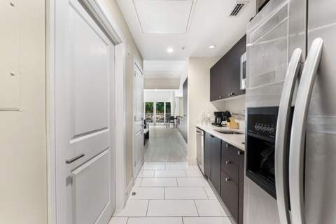5300 NW 87th Avenue 807, Doral FL - photo 8 of 16