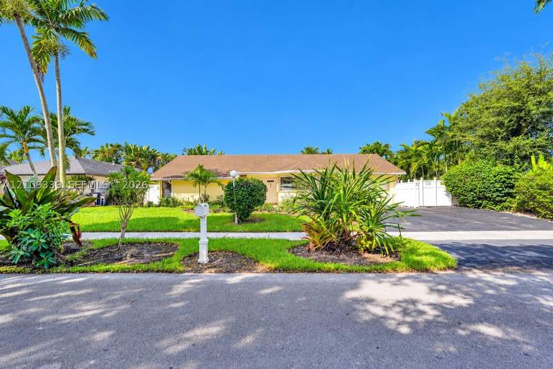 3 bedroom SingleFamilyResidence at 9630 SW 115th Avenue, Glen Cove Sec 1, Miami — photo 2