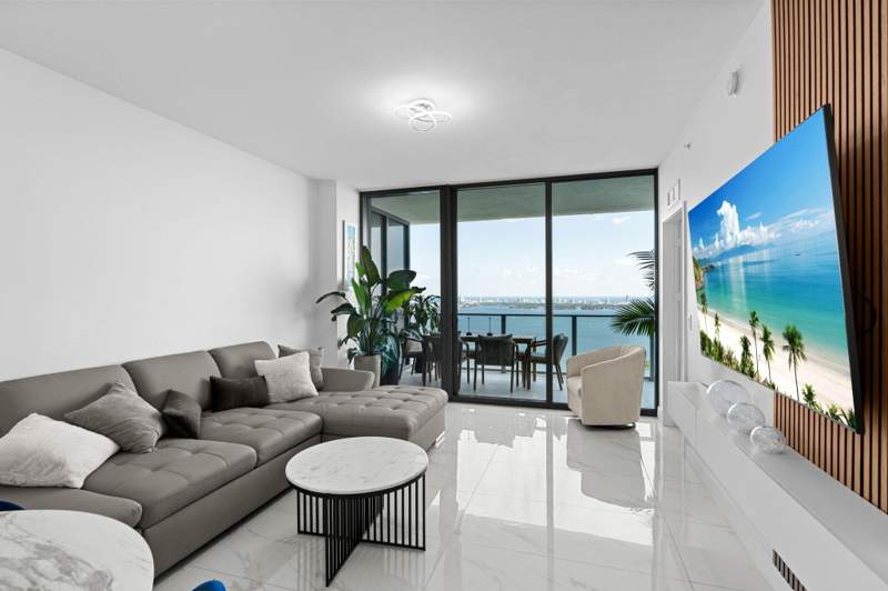 1 bedroom Condominium at 700 NE 24th Street 4304, Aria Reserve, Miami — photo 2