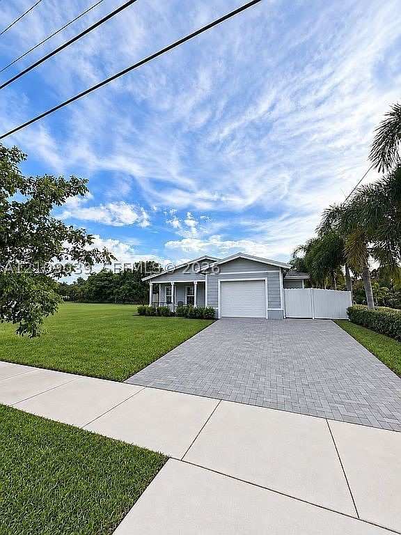 4 bedroom SingleFamilyResidence at 22066 Miami Ave, Realty Sec Corp Addn To G, Miami — photo 1