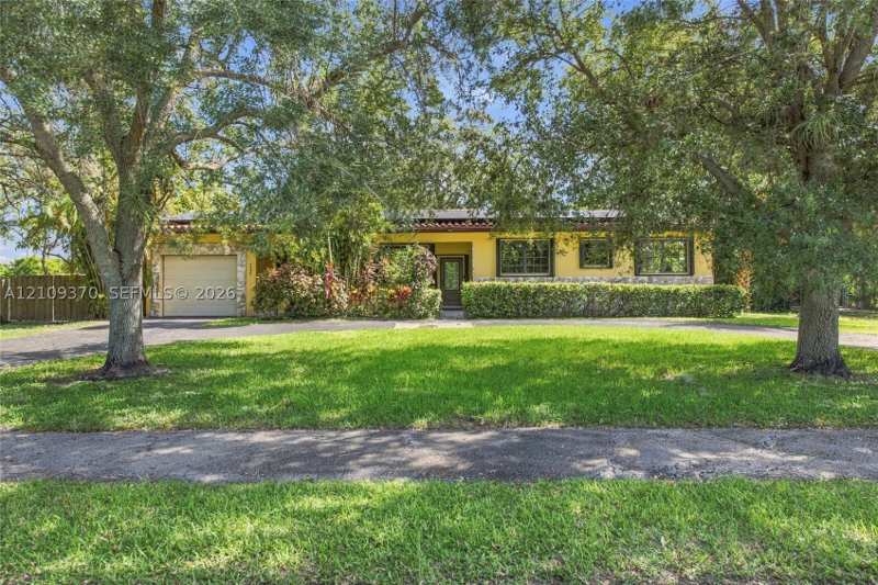 5 bedroom SingleFamilyResidence at 6445 SW 99th Ave, Subdivision Of, Miami — photo 1