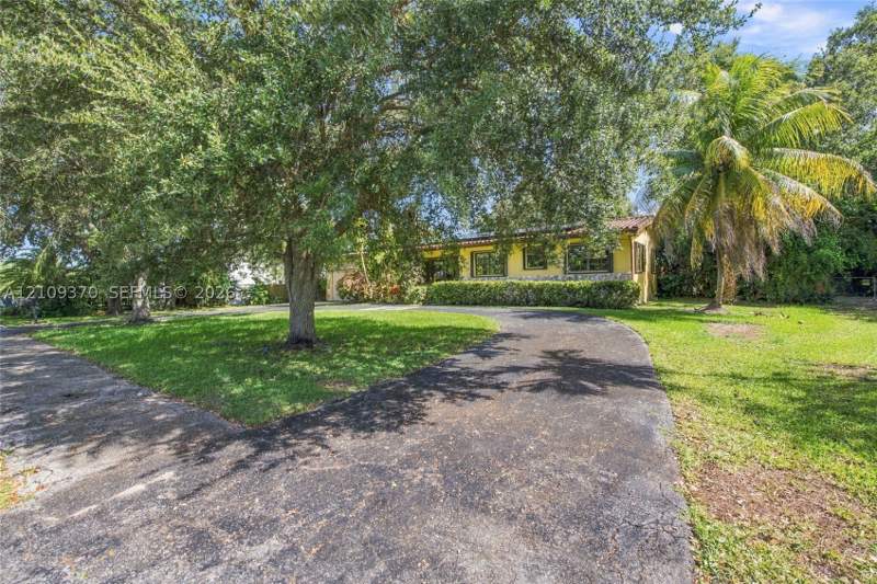 5 bedroom SingleFamilyResidence at 6445 SW 99th Ave, Subdivision Of, Miami — photo 2