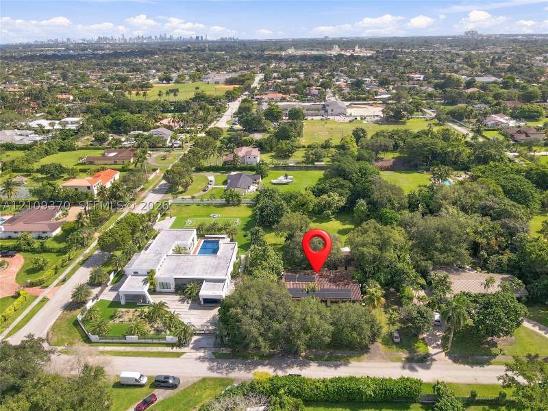 5 bedroom SingleFamilyResidence at 6445 SW 99th Ave, Subdivision Of, Miami — photo 5