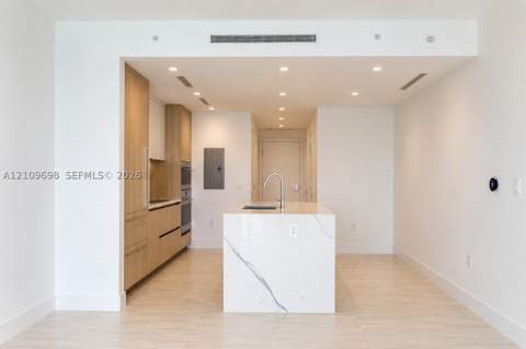 2411 Laguna Circle 810, North Miami FL - photo 15 of 82