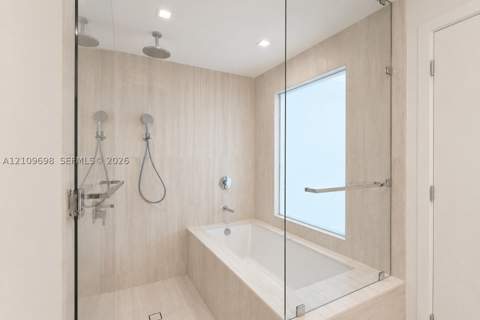 2411 Laguna Circle 810, North Miami FL - photo 22 of 82