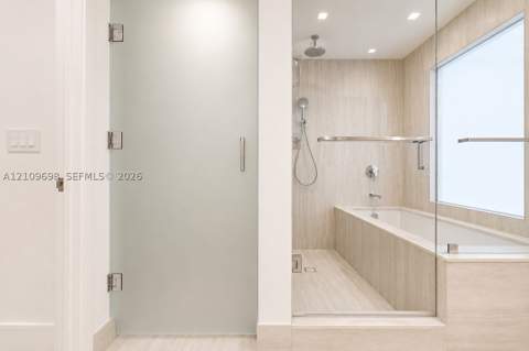 2411 Laguna Circle 810, North Miami FL - photo 24 of 82