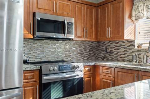 9182 NW 112th Ter, Hialeah Gardens FL - photo 16 of 46