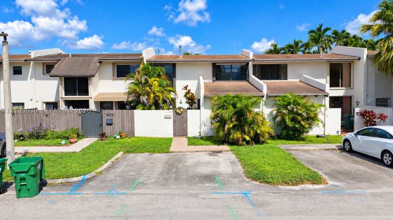 3 bedroom Townhouse at 11335 SW 71st Ln, Snapper Creek Townhouses, Miami — photo 1