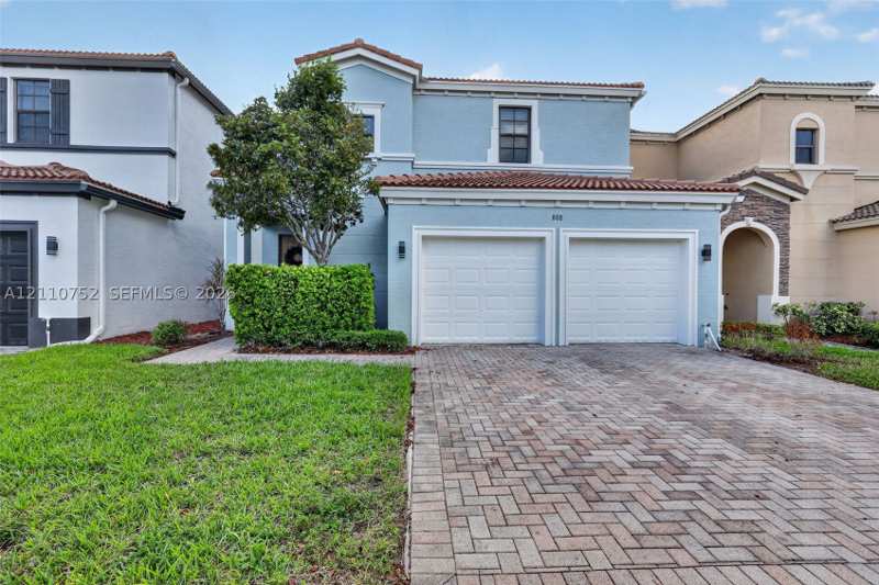 4 bedroom SingleFamilyResidence at 808 NE 191st St, Champion Lakes, Miami — photo 1