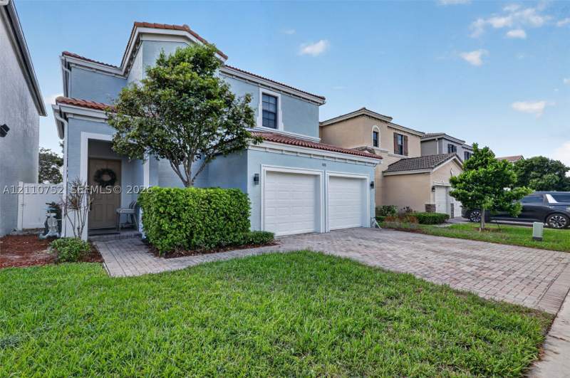 4 bedroom SingleFamilyResidence at 808 NE 191st St, Champion Lakes, Miami — photo 2