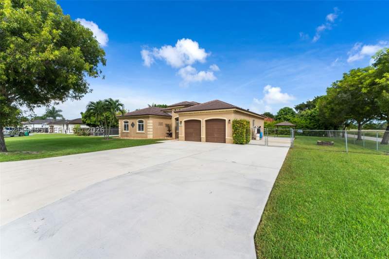 4 bedroom SingleFamilyResidence at 20403 SW 325th St, Emerald Greens Sub, Homestead — photo 2