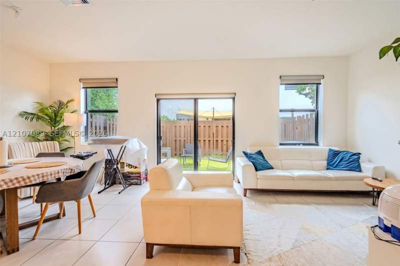 3 bedroom Townhouse at 530 NE 207th St, Via Ventura Neighborhood, Miami — photo 4