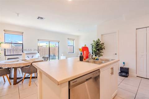 530 NE 207th St, Miami FL - photo 8 of 30
