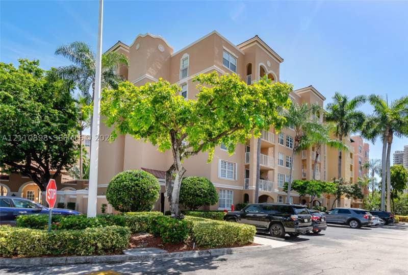 2 bedroom Condominium at 19655 E Country Club Dr 6207, The Yacht Club At Aventur, Aventura — photo 2