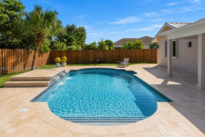 5 bedroom SingleFamilyResidence at 15263 SW 157th Ter, Weitzer Shauna Meadows SE, Miami — photo 3