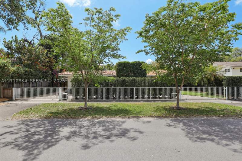 6 bedroom SingleFamilyResidence at 360 Menores Ave, Spanish Court, Miami — photo 3