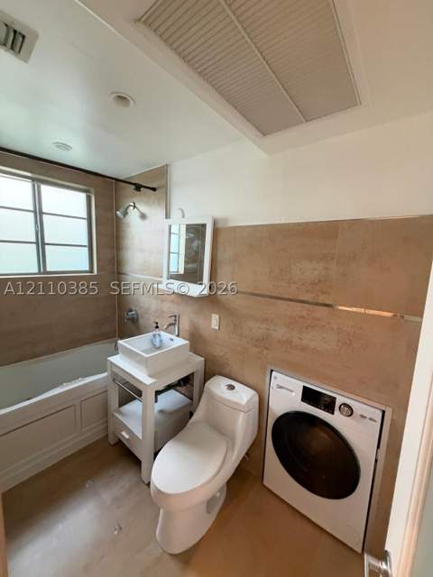 526 15th St 8, Miami Beach FL - photo 10 of 13