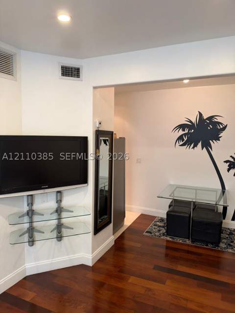 526 15th St 8, Miami Beach FL - photo 11 of 13