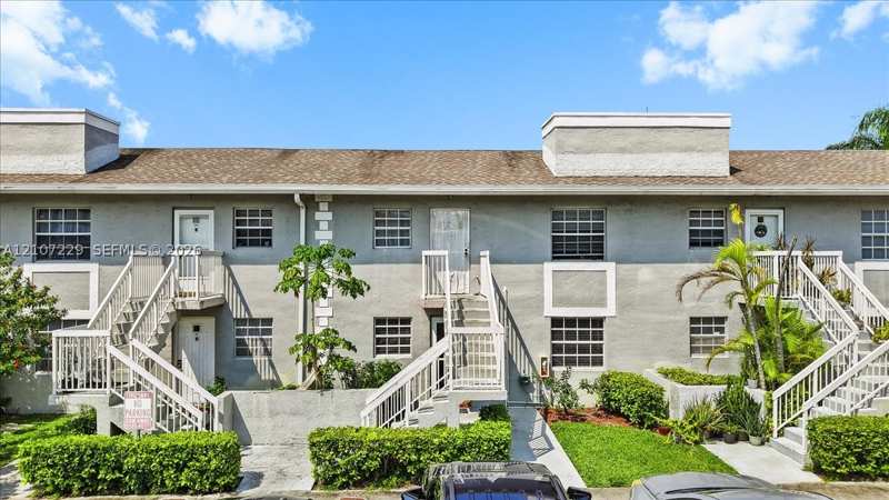 2 bedroom Condominium at 422 NE 210th Cir Ter 205-1, Monterey Village-Two Cond, Miami — photo 1
