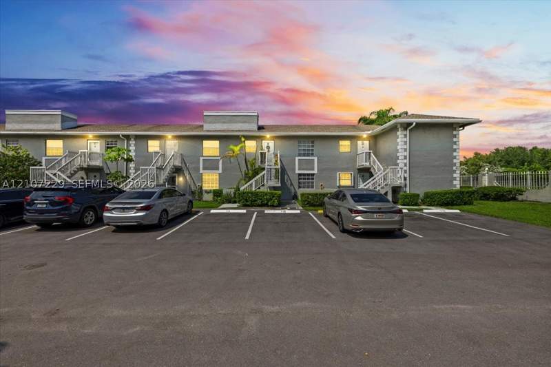 2 bedroom Condominium at 422 NE 210th Cir Ter 205-1, Monterey Village-Two Cond, Miami — photo 3