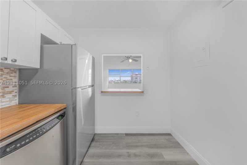 1 bedroom Condominium at 1300 NE Miami Gardens Dr 512E, Wilshire Condo, Miami — photo 3