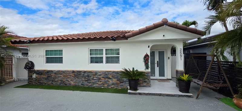 4 bedroom SingleFamilyResidence at 2591 W 70th St, 1st Addn To Robles Garden, Hialeah — photo 1