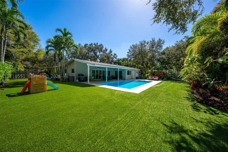 4 bedroom SingleFamilyResidence at 9330 SW 71st Ave, Philarthria, Pinecrest — photo 2