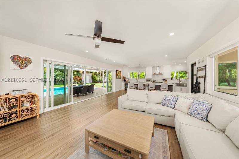4 bedroom SingleFamilyResidence at 9330 SW 71st Ave, Philarthria, Pinecrest — photo 3