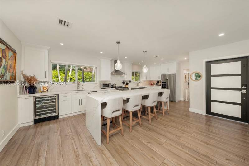 4 bedroom SingleFamilyResidence at 9330 SW 71st Ave, Philarthria, Pinecrest — photo 4