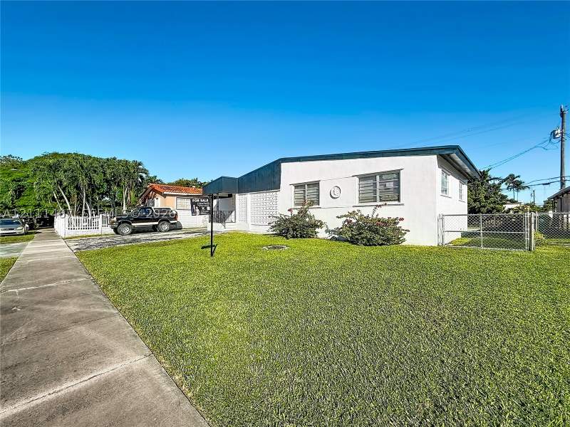 4 bedroom SingleFamilyResidence at 8451 SW 35th Ter, Coral Way Village Sec A P, Miami — photo 2