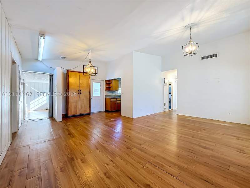4 bedroom SingleFamilyResidence at 8451 SW 35th Ter, Coral Way Village Sec A P, Miami — photo 4