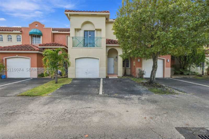 4 bedroom Townhouse at 17370 NW 69th Ct 304, Bonita Golf View Townvill, Hialeah — photo 1