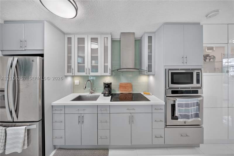 1 bedroom Condominium at 335 Collins 203, Collins View Condo, Miami Beach — photo 3