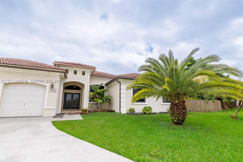 4 bedroom SingleFamilyResidence at 32007 SW 207th Ave, Emerald Greens Sub, Homestead — photo 4