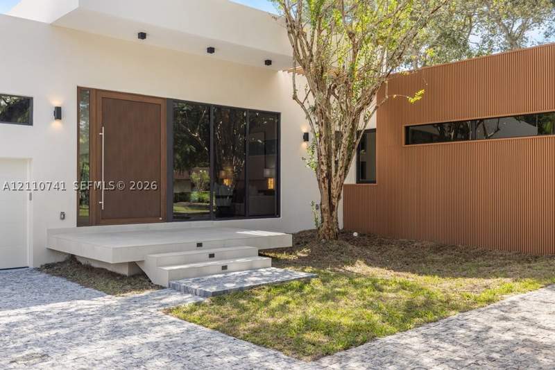 5 bedroom SingleFamilyResidence at 9445 SW 73rd Ave, Highway Sub Amd, Pinecrest — photo 4