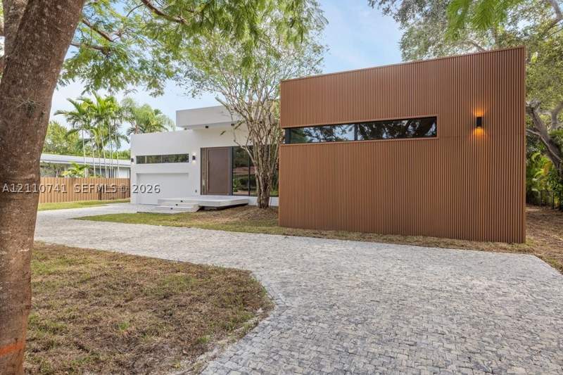 5 bedroom SingleFamilyResidence at 9445 SW 73rd Ave, Highway Sub Amd, Pinecrest — photo 5