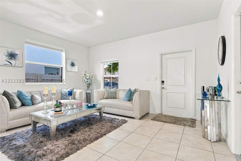 5 bedroom SingleFamilyResidence at 12744 SW 211th St, Siena North, Miami — photo 4